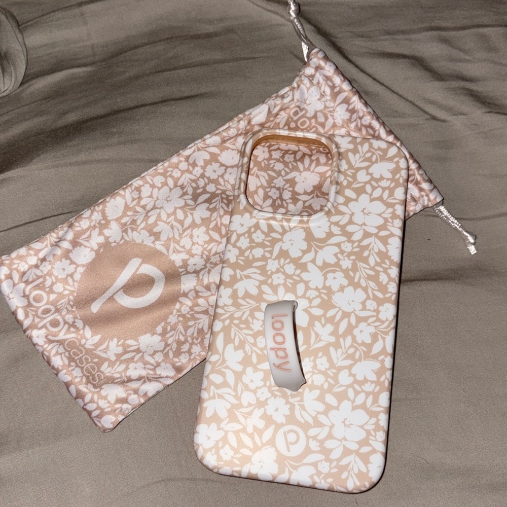 Loopy Original - iPhone 14 Pro Max - Beige Blossoms | Matte Edition / Righty